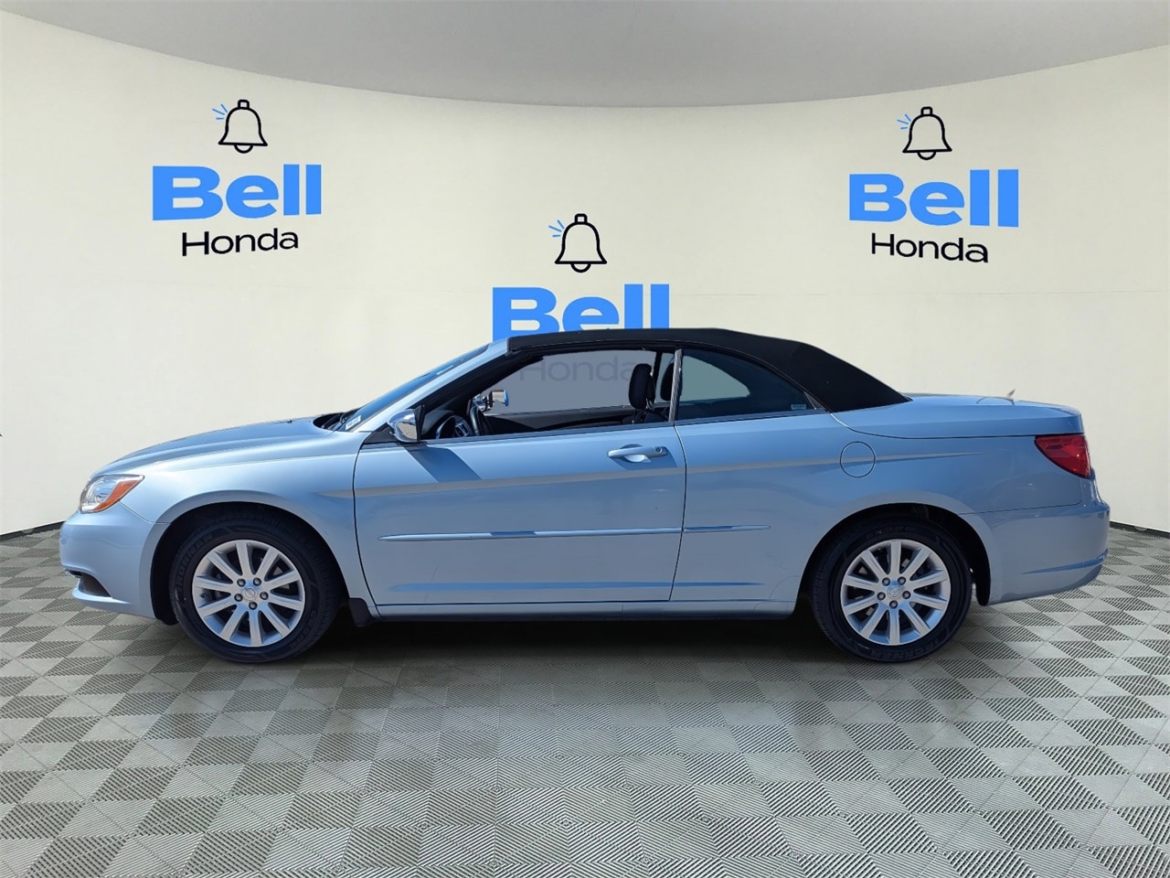 Used 2013 Chrysler 200 Touring with VIN 1C3BCBEG6DN718540 for sale in Phoenix, AZ