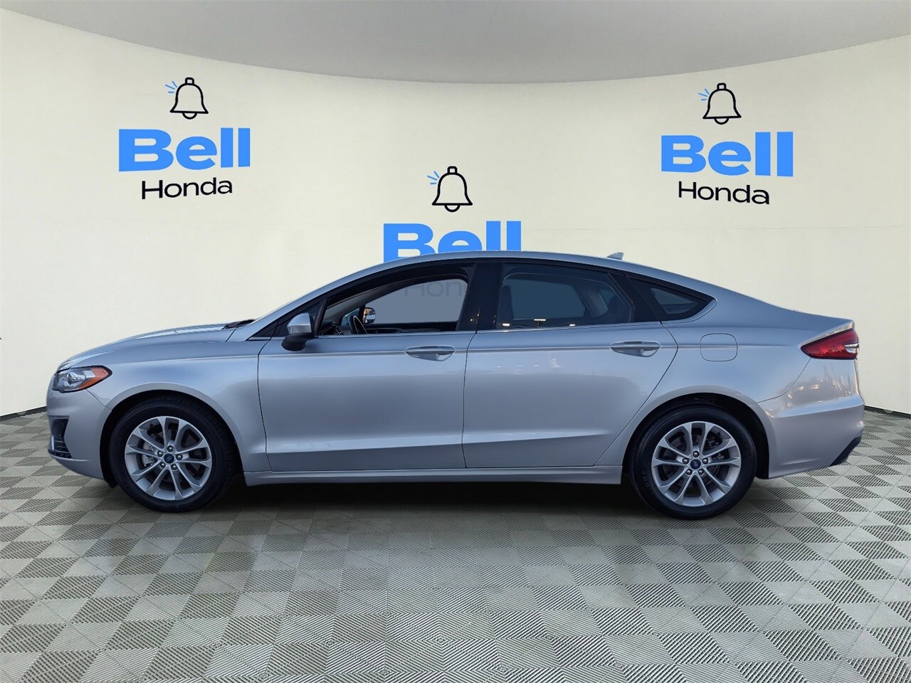 2019 Ford Fusion SE photo 2