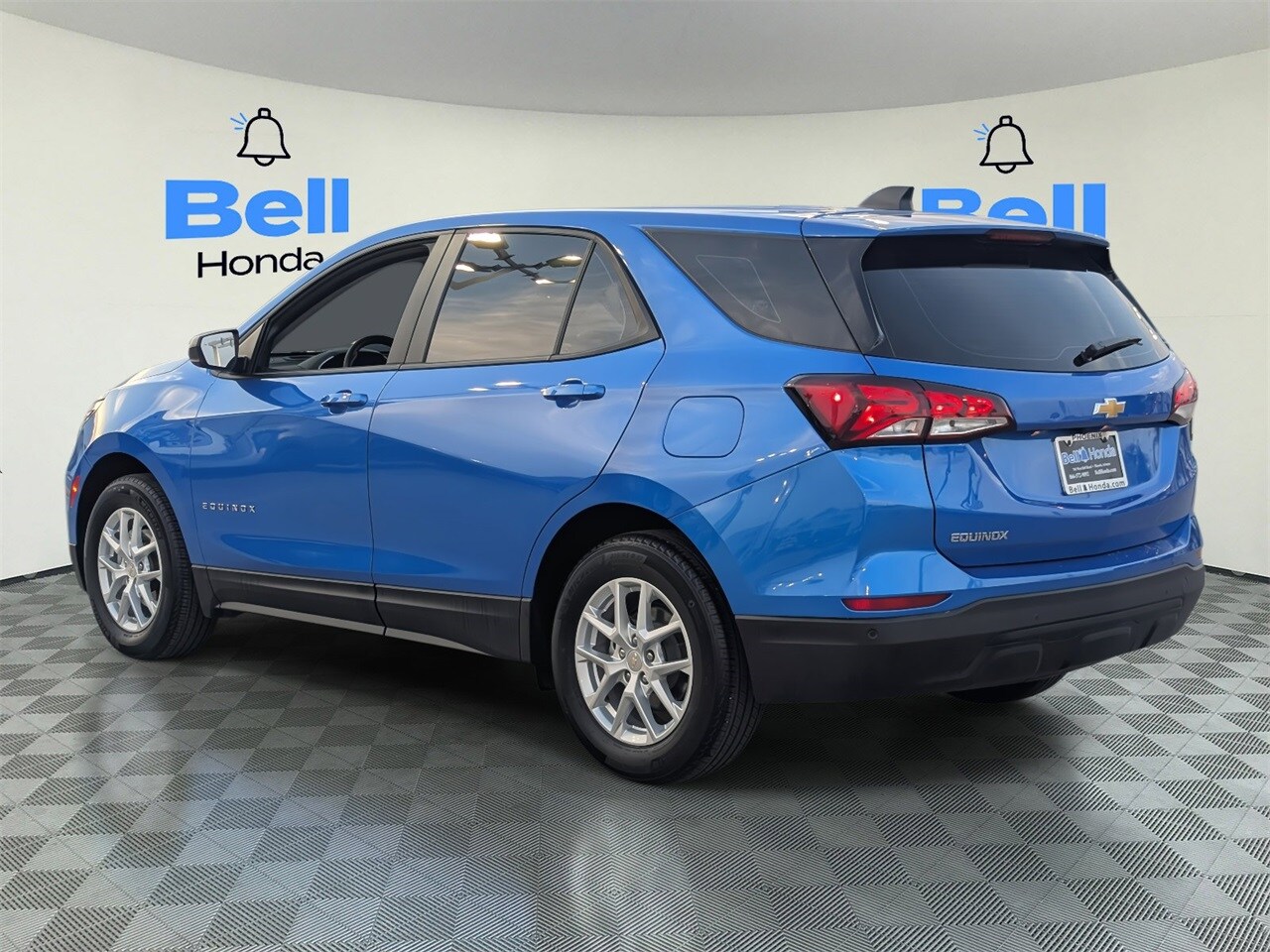 2024 Chevrolet Equinox LS photo 2