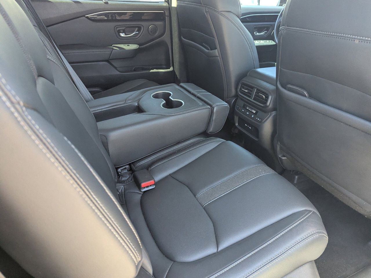 2025 Honda Pilot EX-L - Photo 11