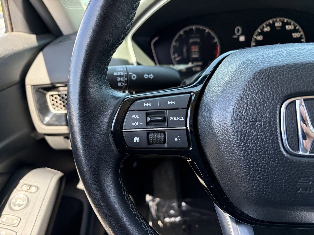 2024 Honda Civic Hatchback EX-L - Photo 18