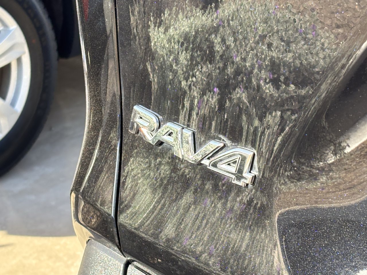 2025 Toyota RAV4 XLE - Photo 9
