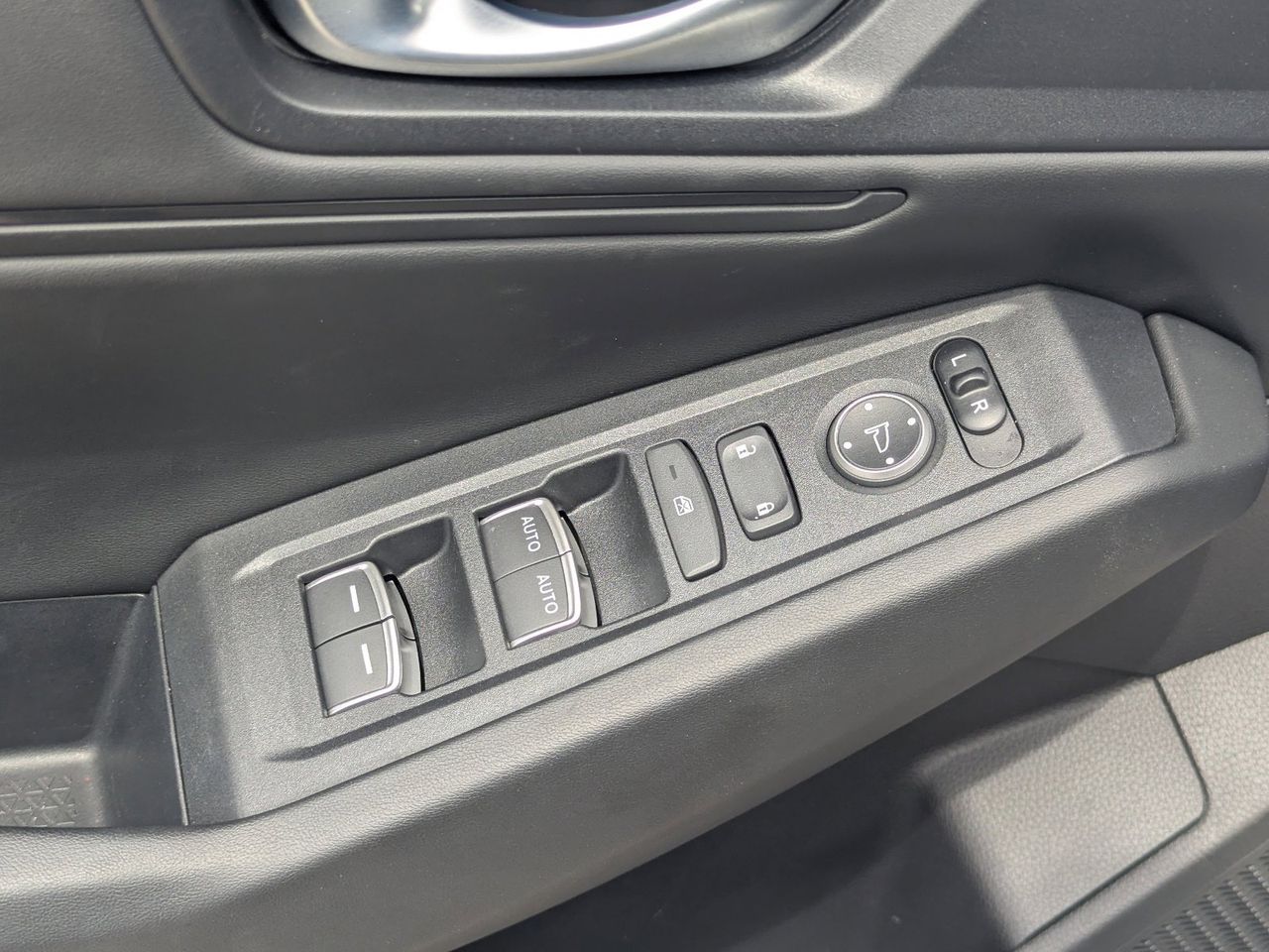2025 Honda Accord SE - Photo 19