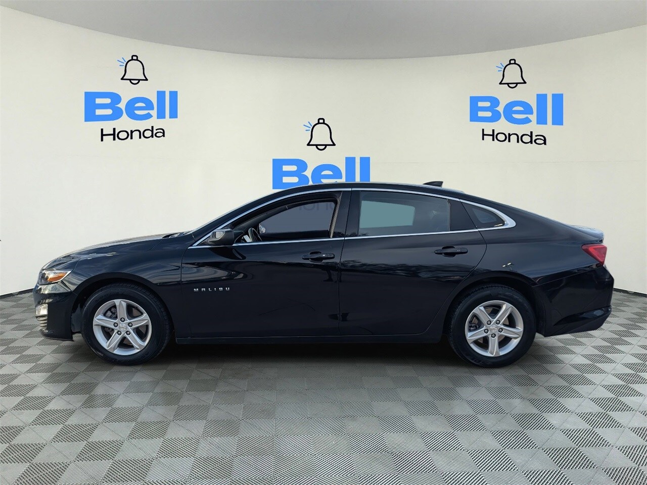 2024 Chevrolet Malibu 1LT photo 2