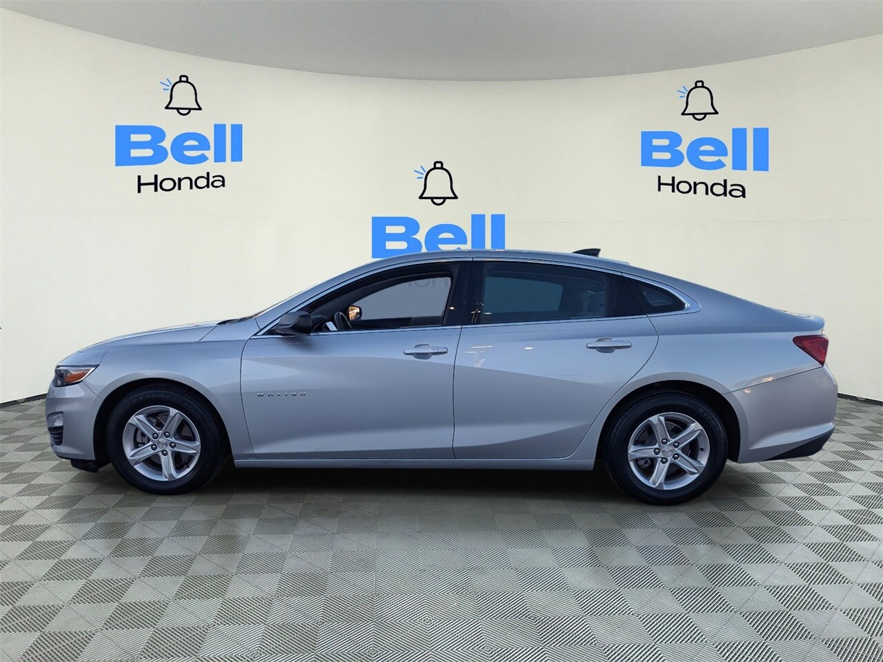 2021 Chevrolet Malibu LS photo 2