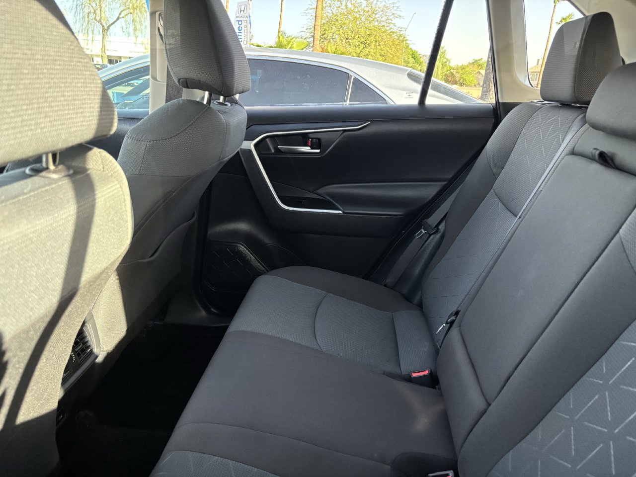 2025 Toyota RAV4 XLE - Photo 10