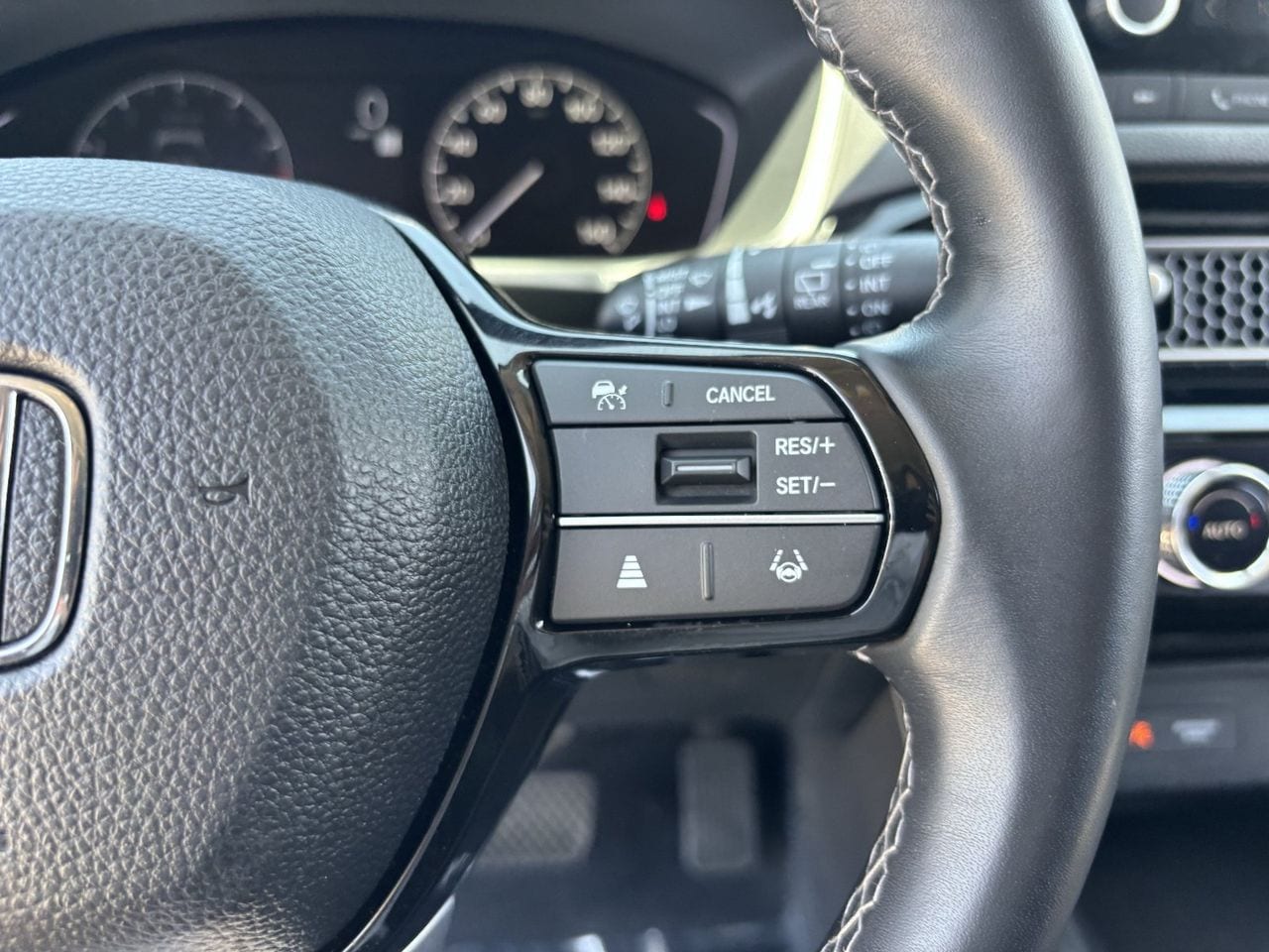 2024 Honda Civic Hatchback EX-L - Photo 28