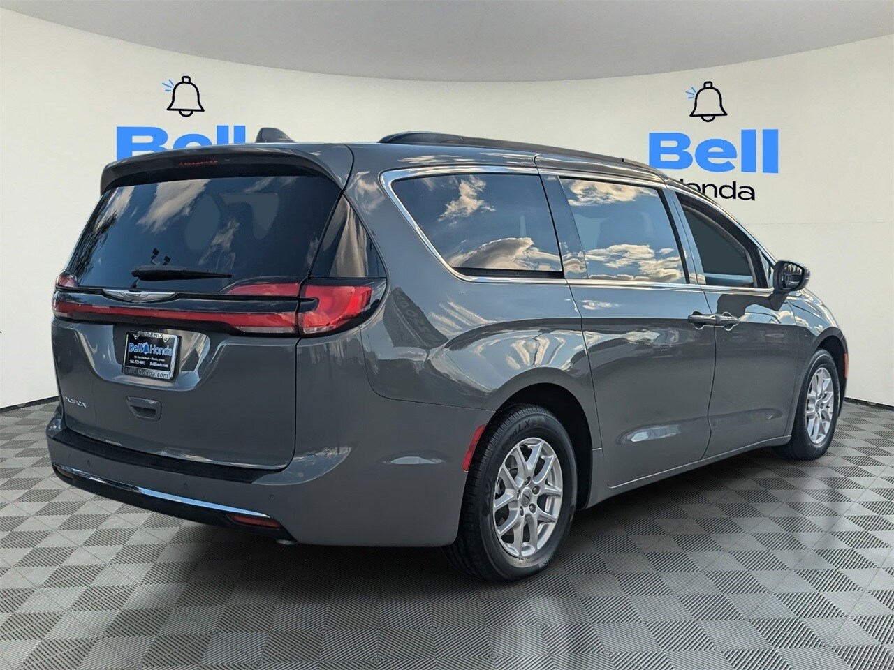 2022 Chrysler Pacifica Touring L photo 4