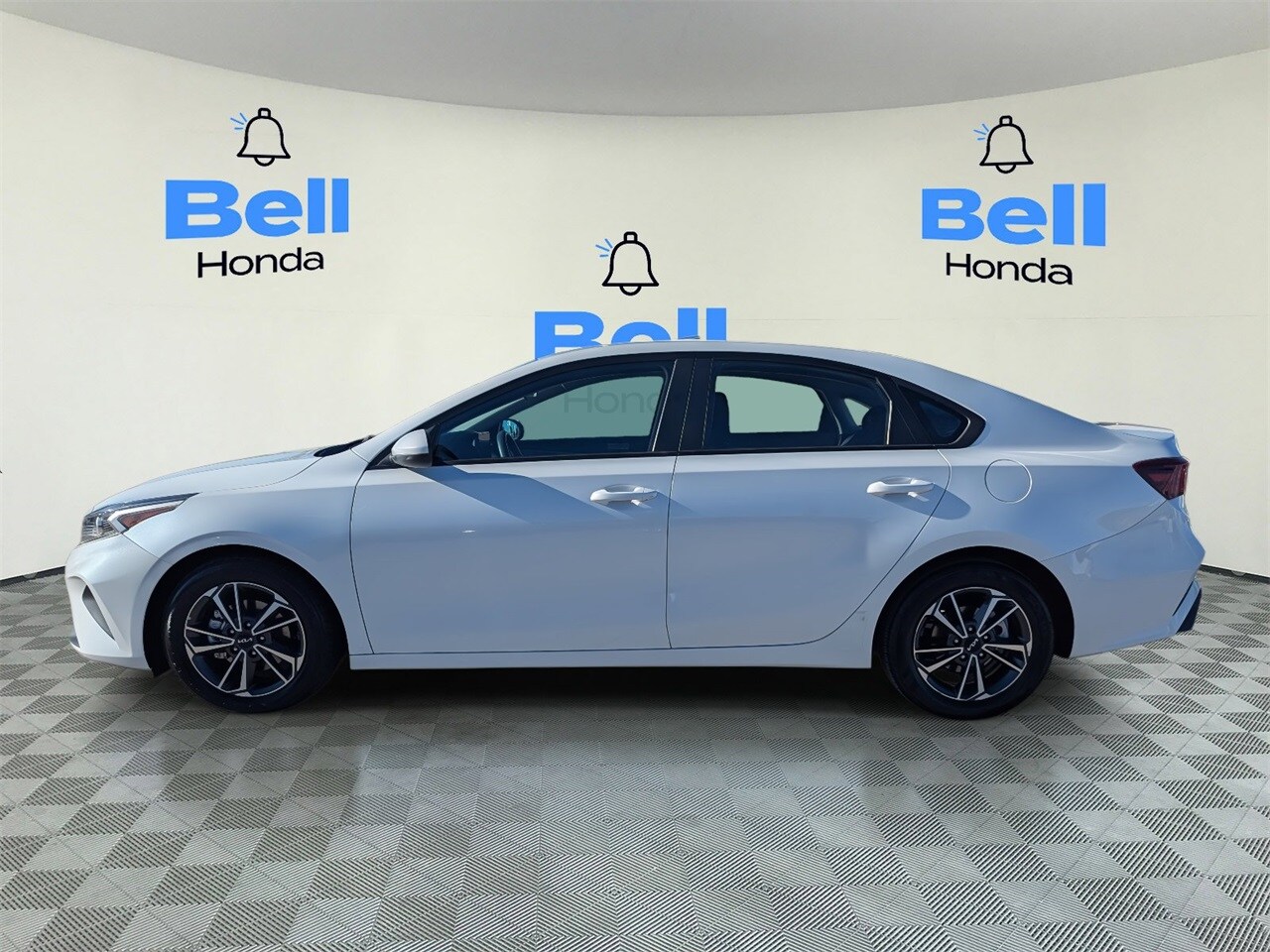 2022 Kia Forte LXS photo 2