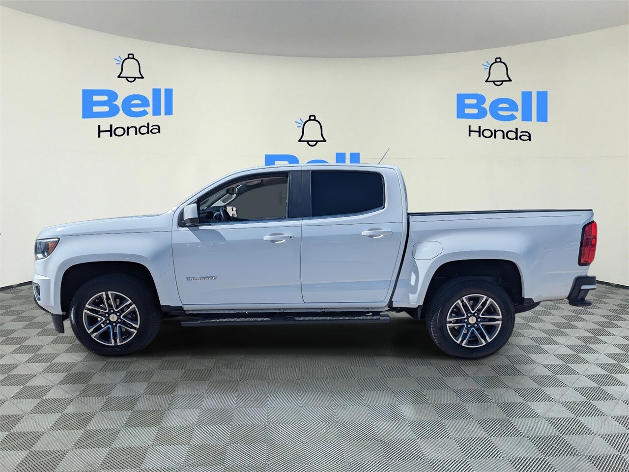 2019 Chevrolet Colorado LT photo 2