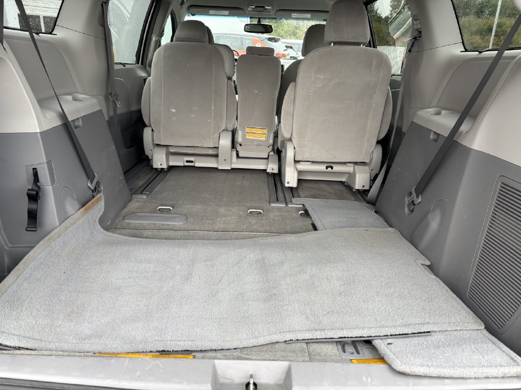 2013 Toyota Sienna LE - Photo 28
