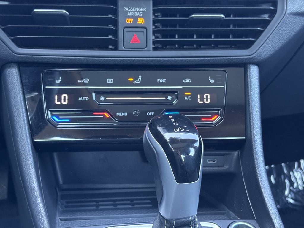 2025 Volkswagen Jetta SE - Photo 17
