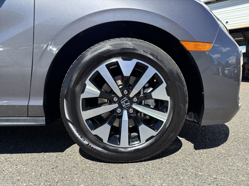 2025 Honda Odyssey EX-L - Photo 9