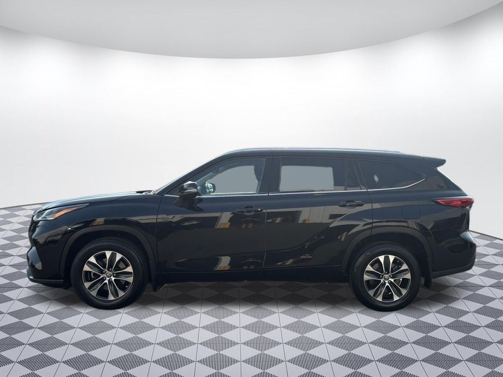 2021 Toyota Highlander XLE - Photo 4
