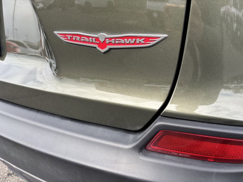 2021 Jeep Cherokee Trailhawk - Photo 12