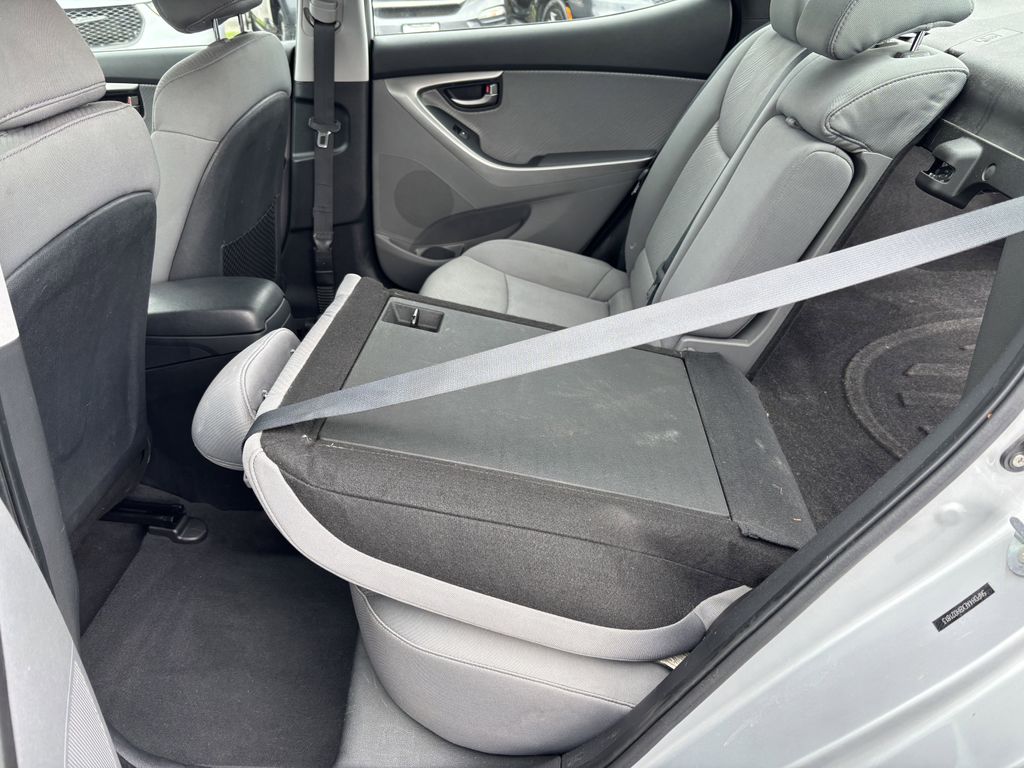 2011 Hyundai Elantra GLS - Photo 24