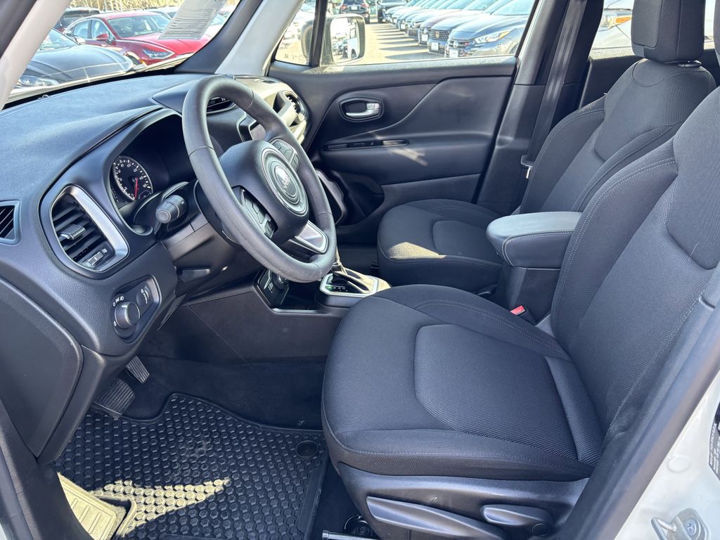 2023 Jeep Renegade Latitude - Photo 16