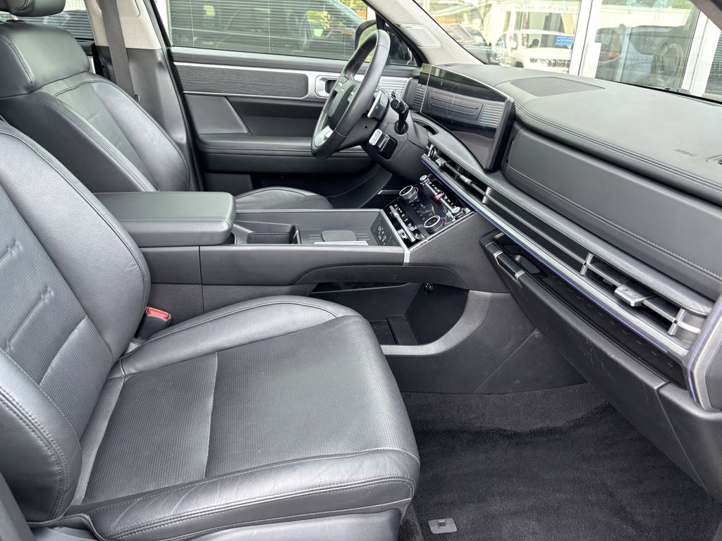 2025 Hyundai Santa Fe Limited - Photo 30