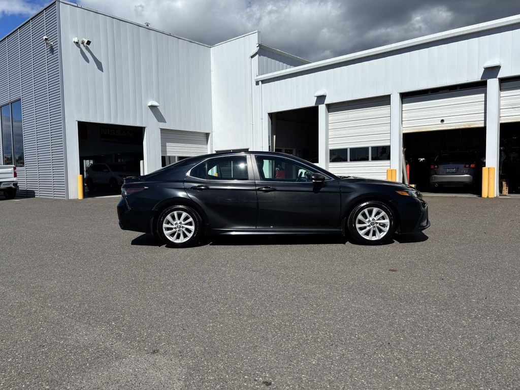 2024 Toyota Camry SE - Photo 8