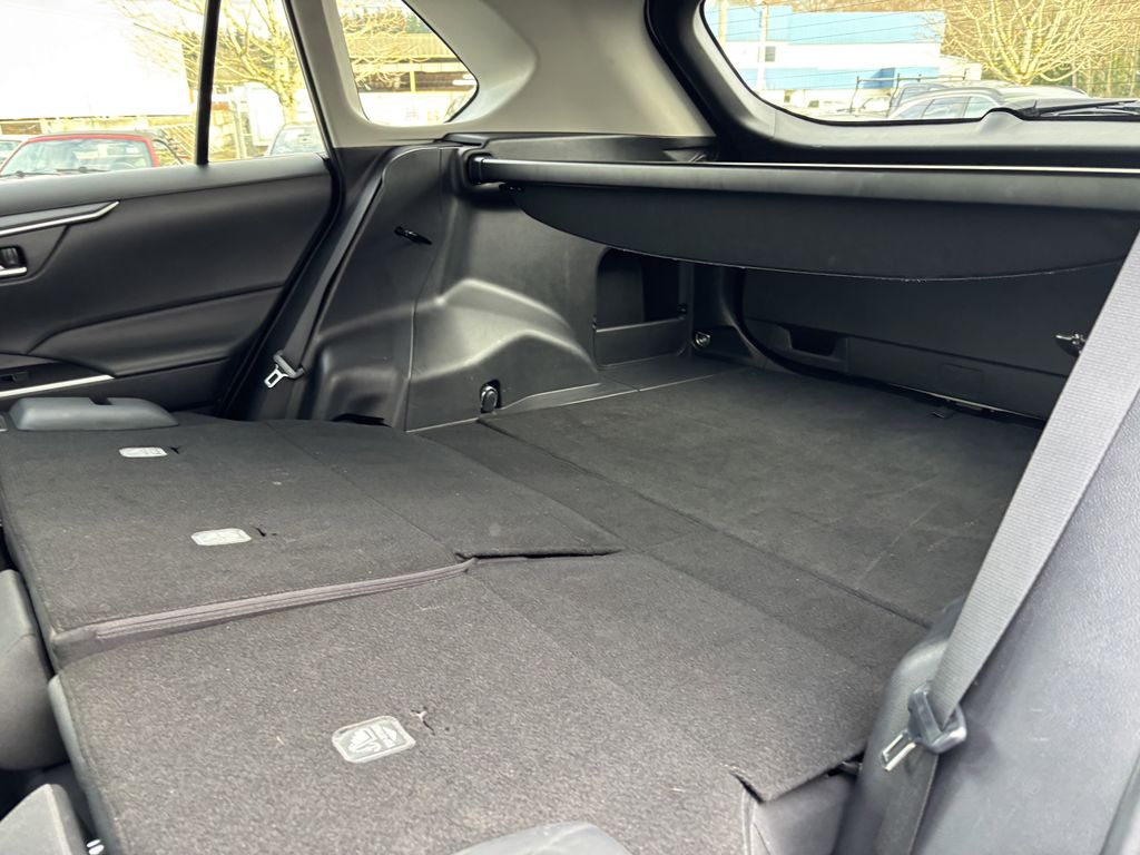 2024 Toyota RAV4 XLE - Photo 27