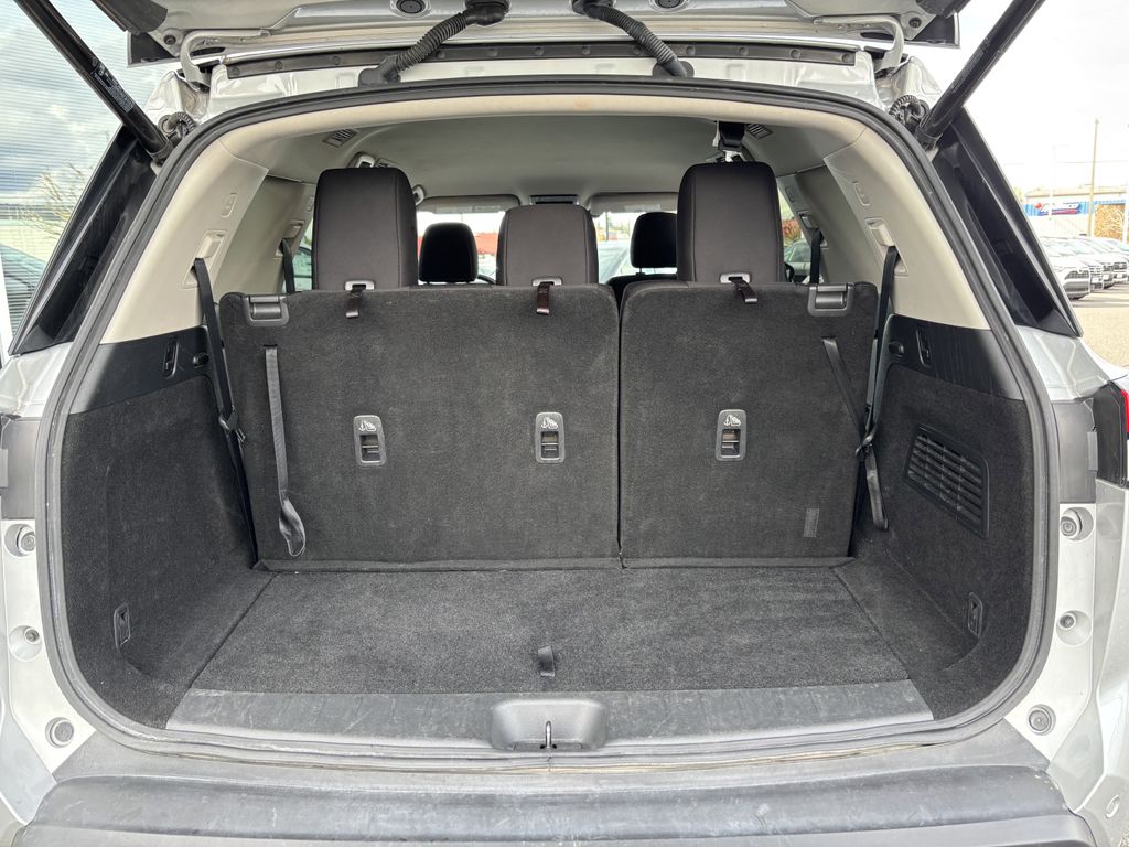 2025 Nissan Pathfinder SV - Photo 29