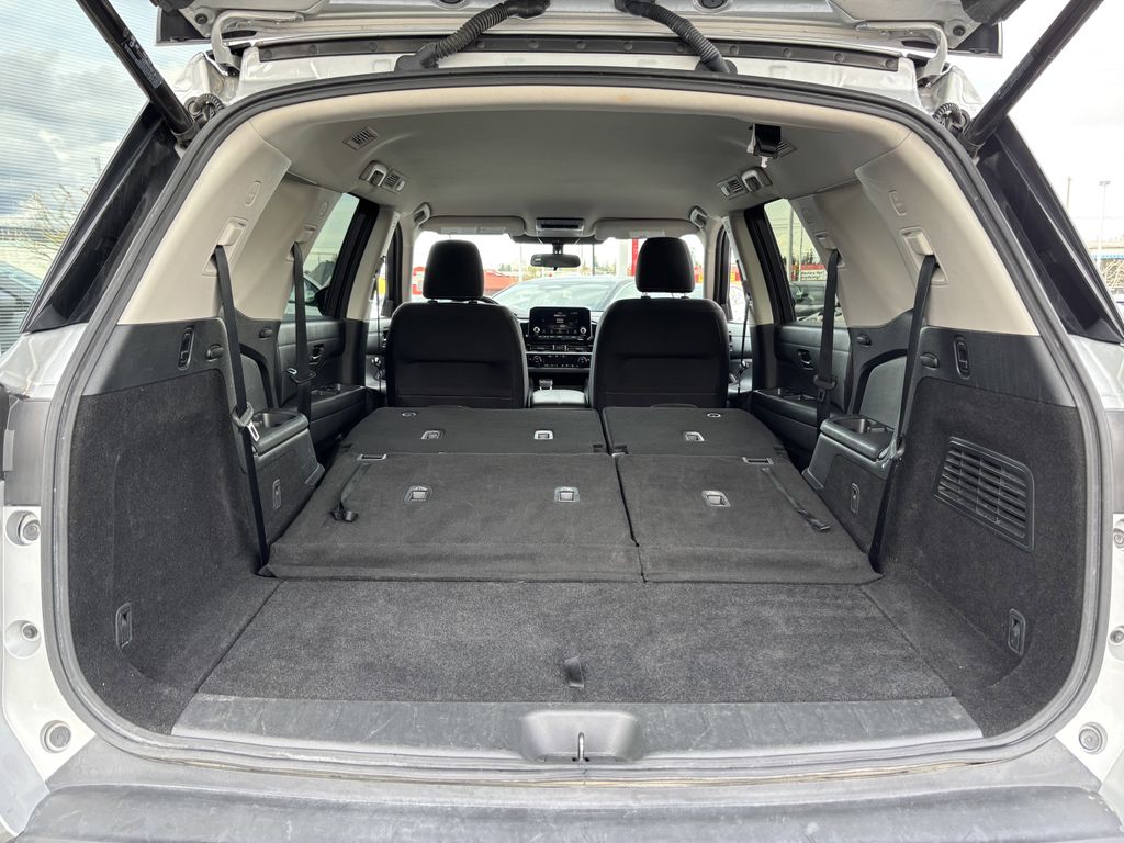 2025 Nissan Pathfinder SV - Photo 30