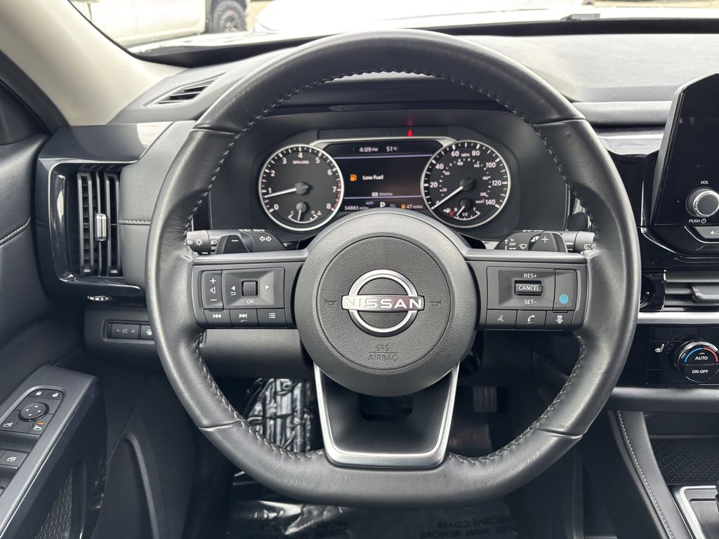 2025 Nissan Pathfinder SV - Photo 15