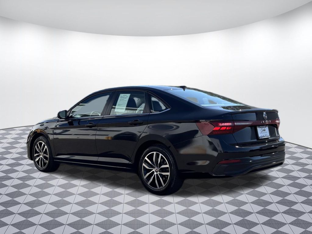 2025 Volkswagen Jetta SE - Photo 5