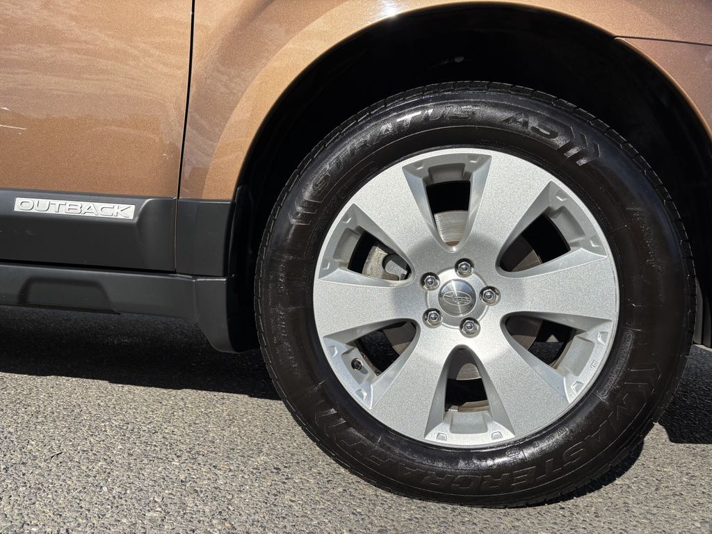 2011 Subaru Outback I Premium - Photo 8