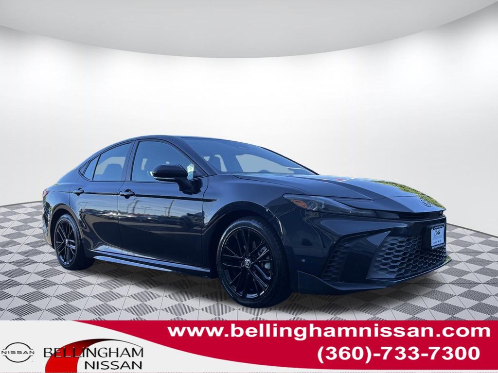 2025 Toyota Camry SE Hybrid's photo