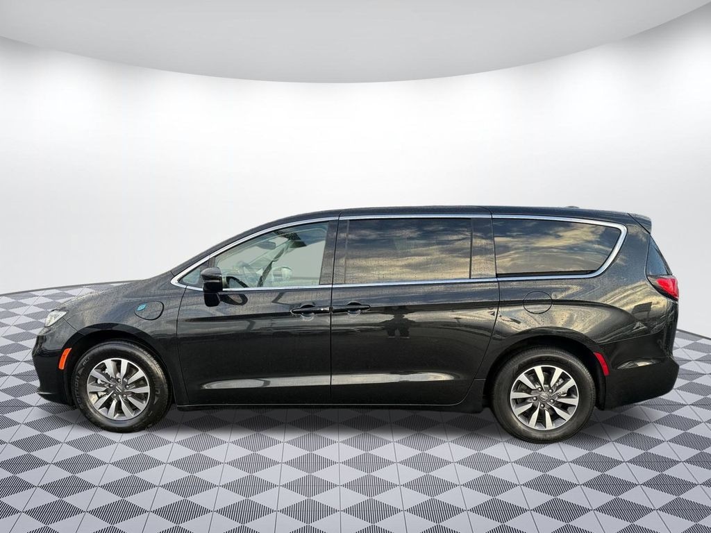Used 2024 Chrysler Pacifica Hybrid Select Minivan/Van