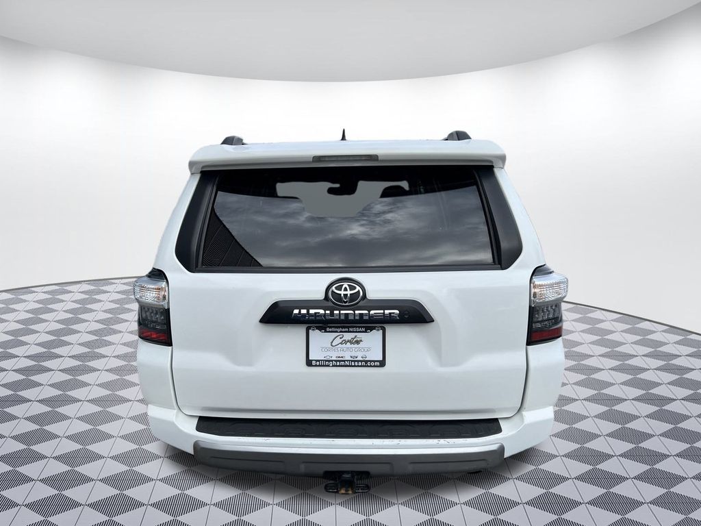 2022 Toyota 4Runner TRD Off-Road photo 4