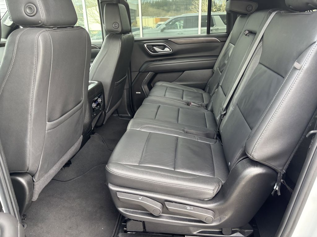 2024 Chevrolet Suburban LT - Photo 13