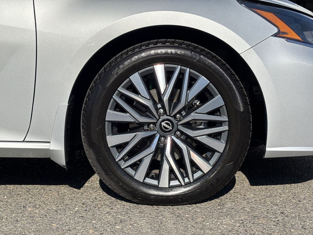 2024 Nissan Altima SV - Photo 9