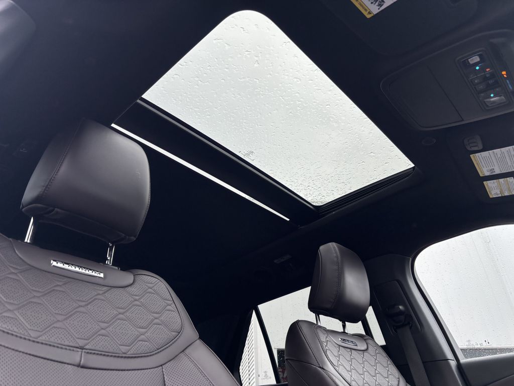 2025 Ford Explorer Platinum - Photo 23