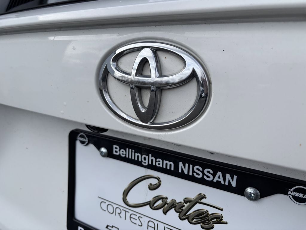 2024 Toyota RAV4 XLE - Photo 10