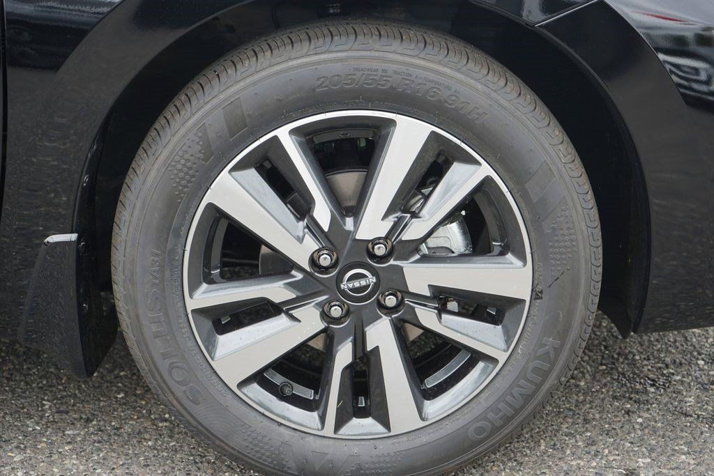 2025 Nissan Versa Sedan SV - Photo 9