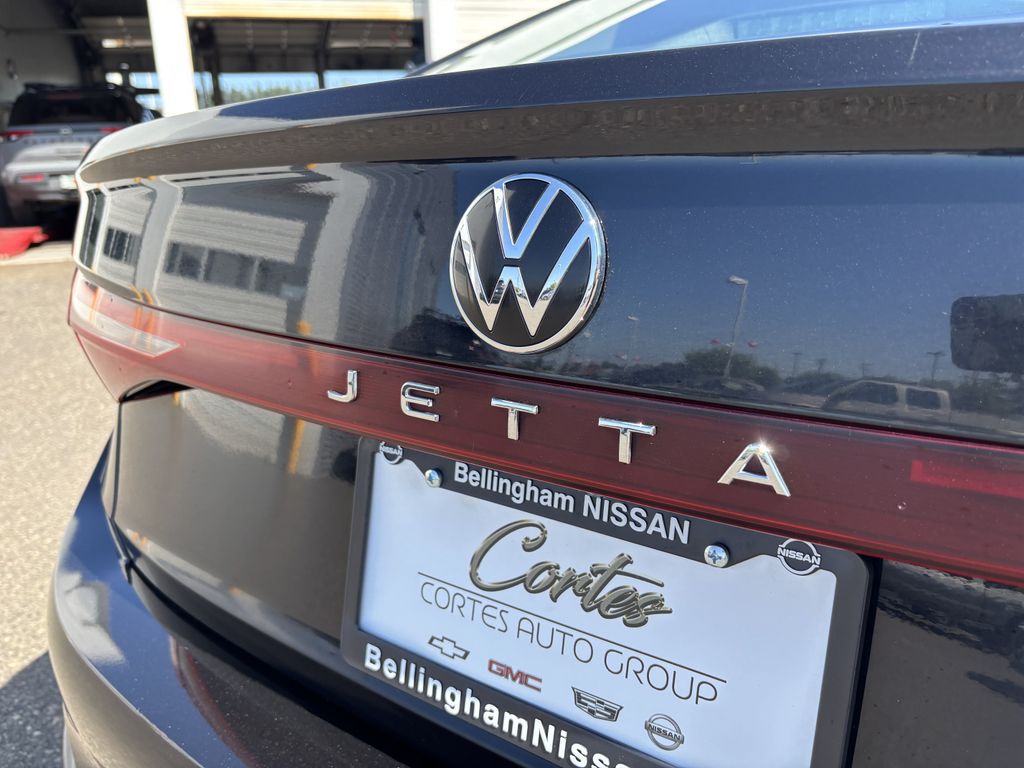 2025 Volkswagen Jetta SE - Photo 10