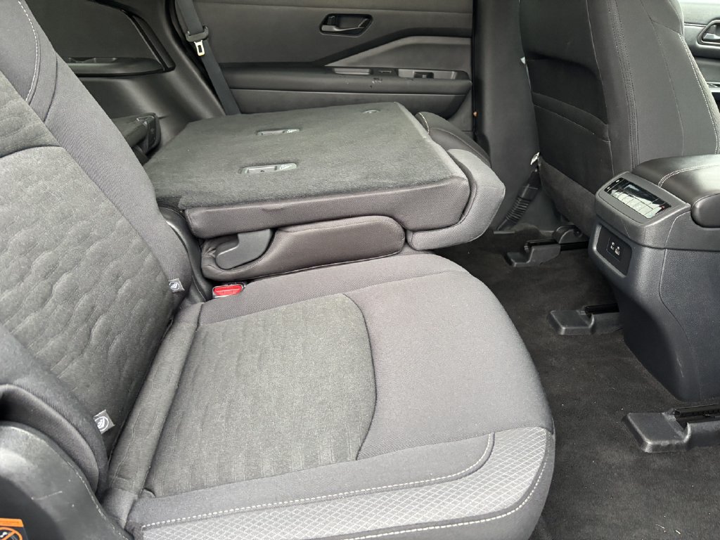 2025 Nissan Pathfinder SV - Photo 28
