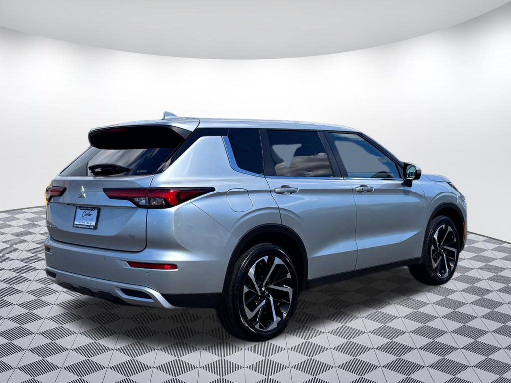 2024 Mitsubishi Outlander SE - Photo 7