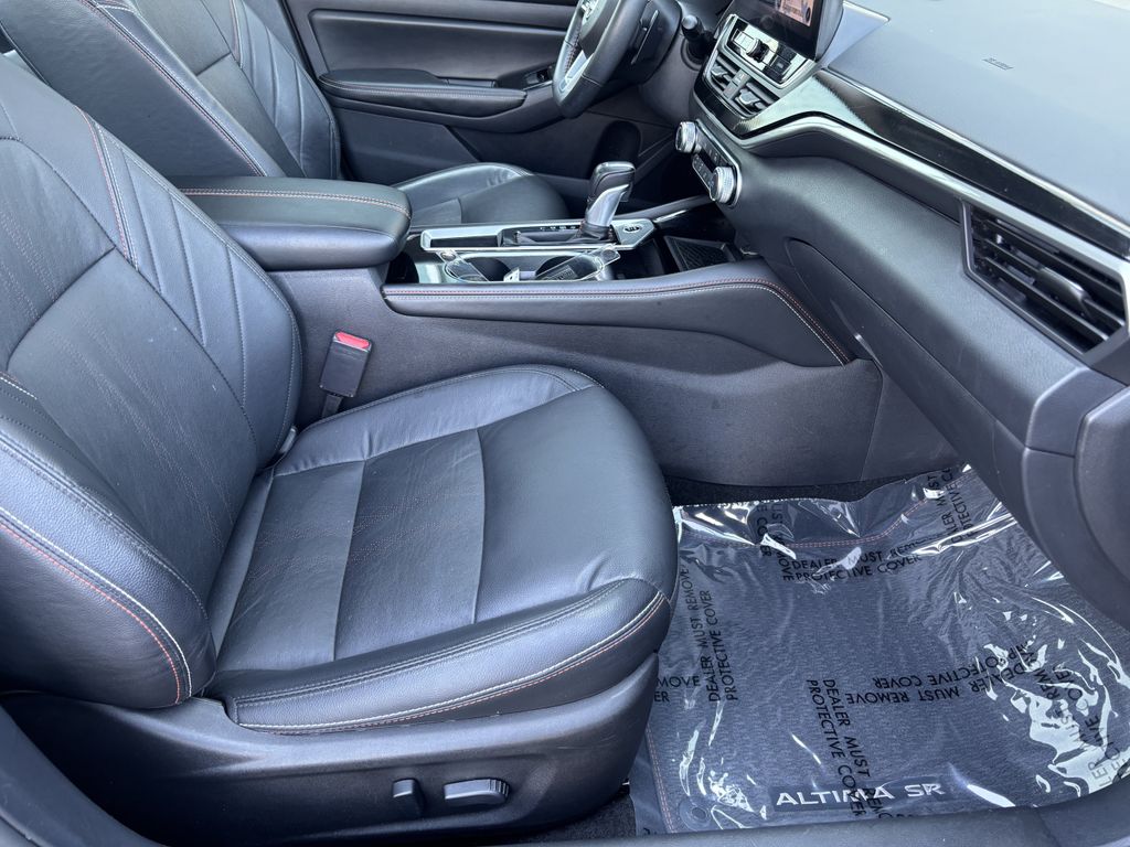 2024 Nissan Altima SR - Photo 30