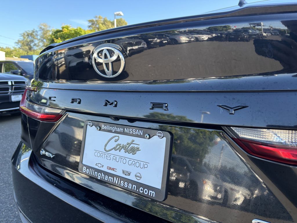 2025 Toyota Camry SE - Photo 11