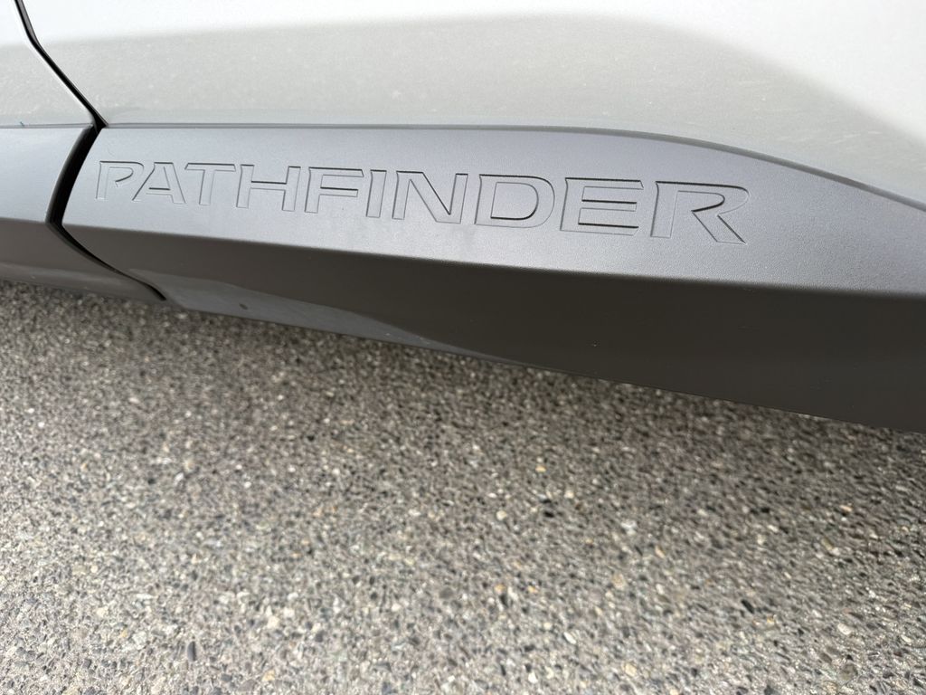 2025 Nissan Pathfinder SL - Photo 11