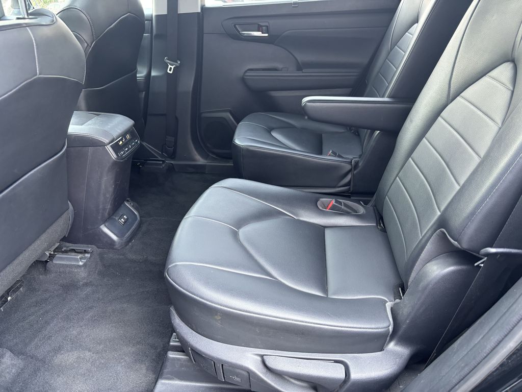 2021 Toyota Highlander XLE - Photo 23