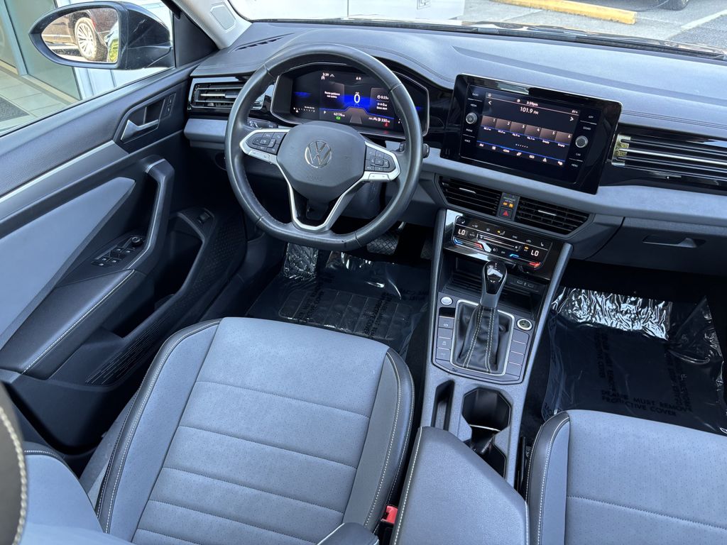 2025 Volkswagen Jetta SE - Photo 18