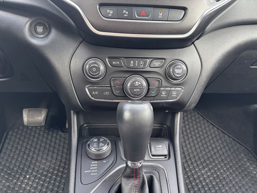 2021 Jeep Cherokee Trailhawk - Photo 19