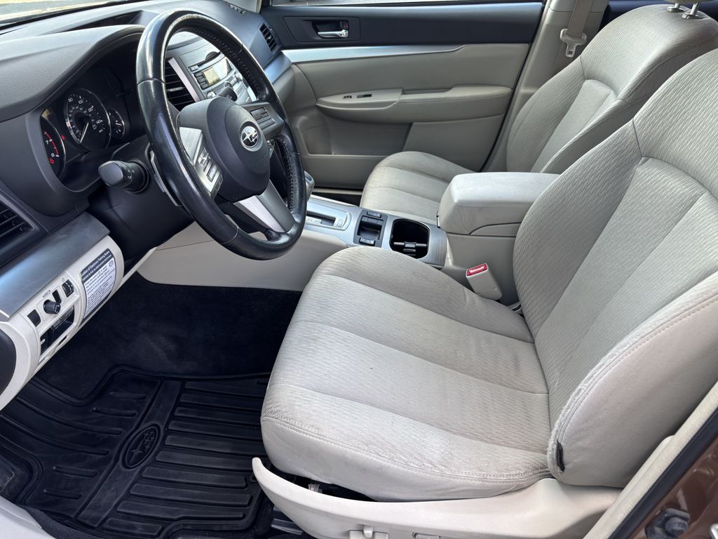 2011 Subaru Outback I Premium - Photo 12