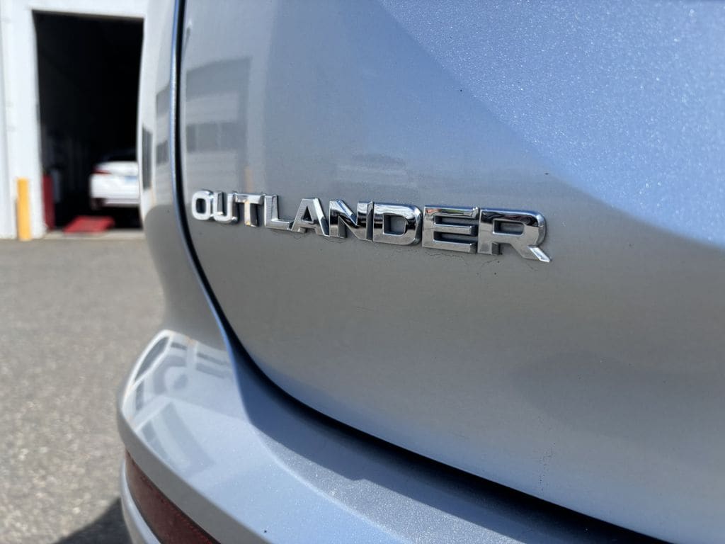 2024 Mitsubishi Outlander SE - Photo 11