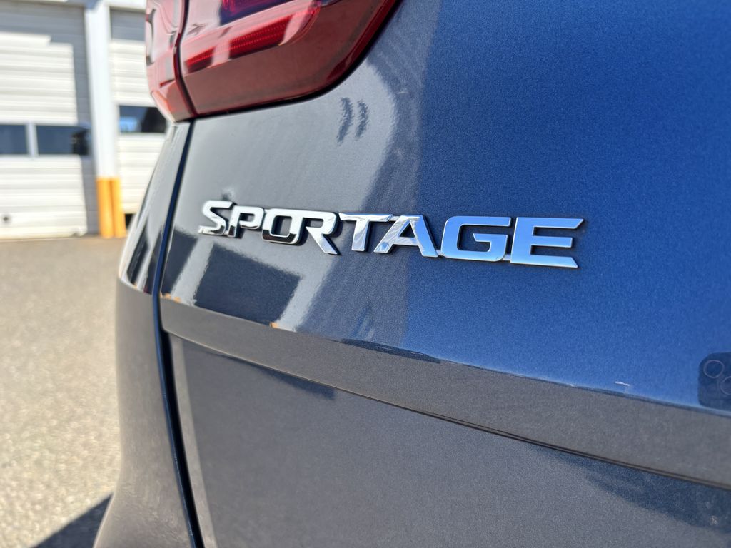 2022 Kia Sportage LX - Photo 11