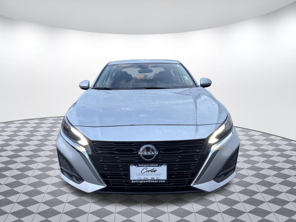 Used 2024 Nissan Altima 2.5 SV Sedan